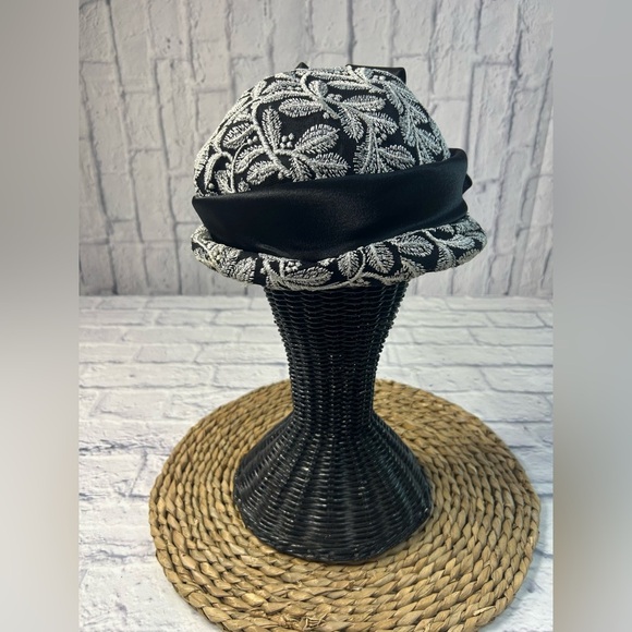 Vintage Ms. Hi’s Classic Black and Light Gray Burnout Pattern & Large Silk Bow. - Picture 3 of 8